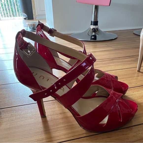 NWOT 🍒 red sandal heels (Unisa brand) - Picture 2 of 4